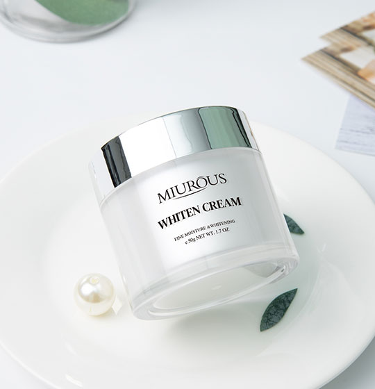 first aid beauty niacinamide brightening cream